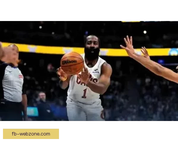 塞克斯顿哈登上演恶意犯规施罗德撞理查兹裆部引争议